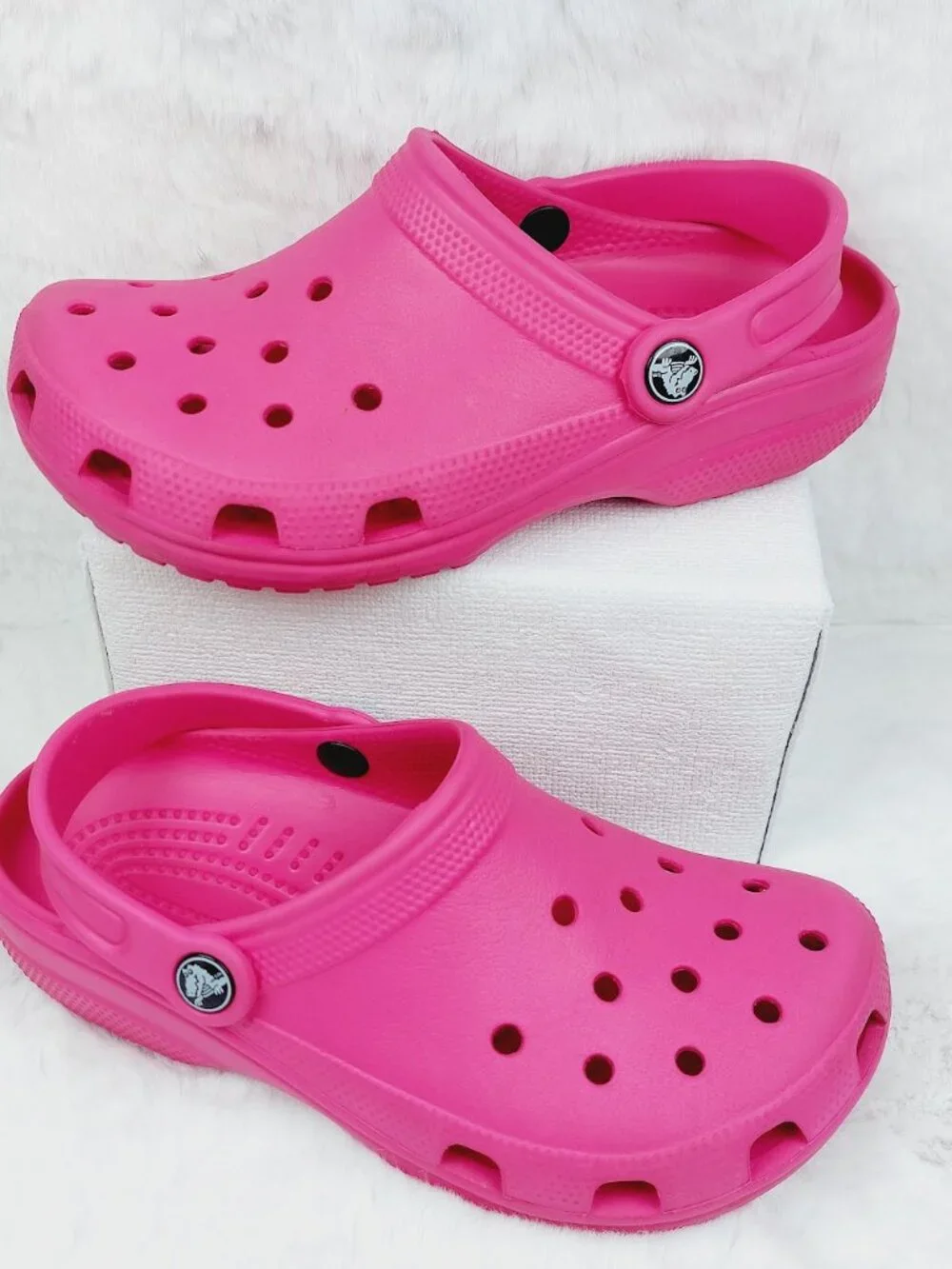 Crocs Girls Kids Vibrant Pink Croslite Lightweight Classic Slip-On Clogs Size 6